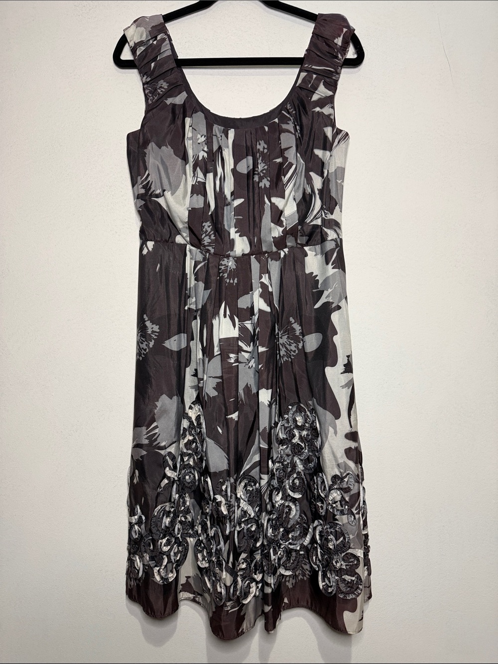 Adrianna Papell Floral Monochrome Pleated Midi Dress Rosette Hem Size 10